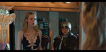 Actress - Elle Fanning: Movie - Margos Got Money Troubles